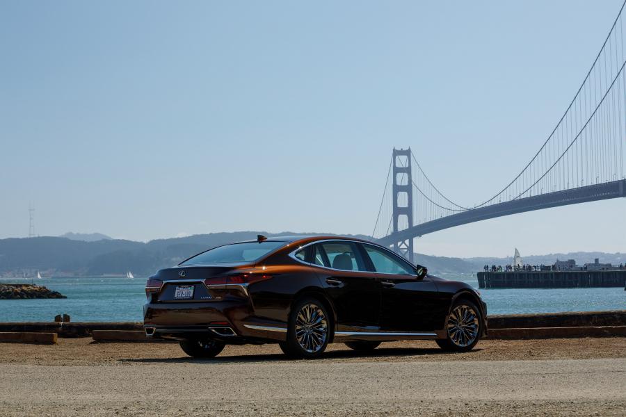  Lexus LS500h AWD 2017 года  (NA) (фото 29 из 96)